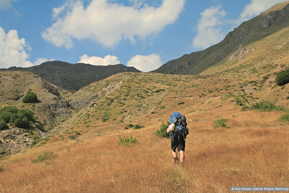 Vom Pass nach links können wir den Mali i Gramës, 2344 m, besteigen