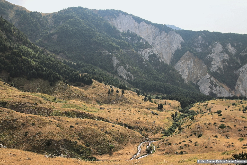 Mali i Bardhe: die weißen Kliffe von Radomirë