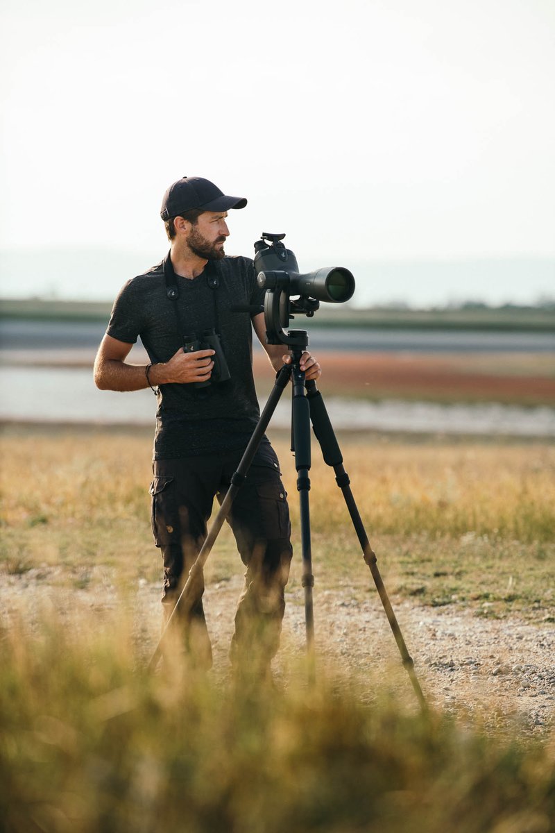 Leander Khil beim beobachten
