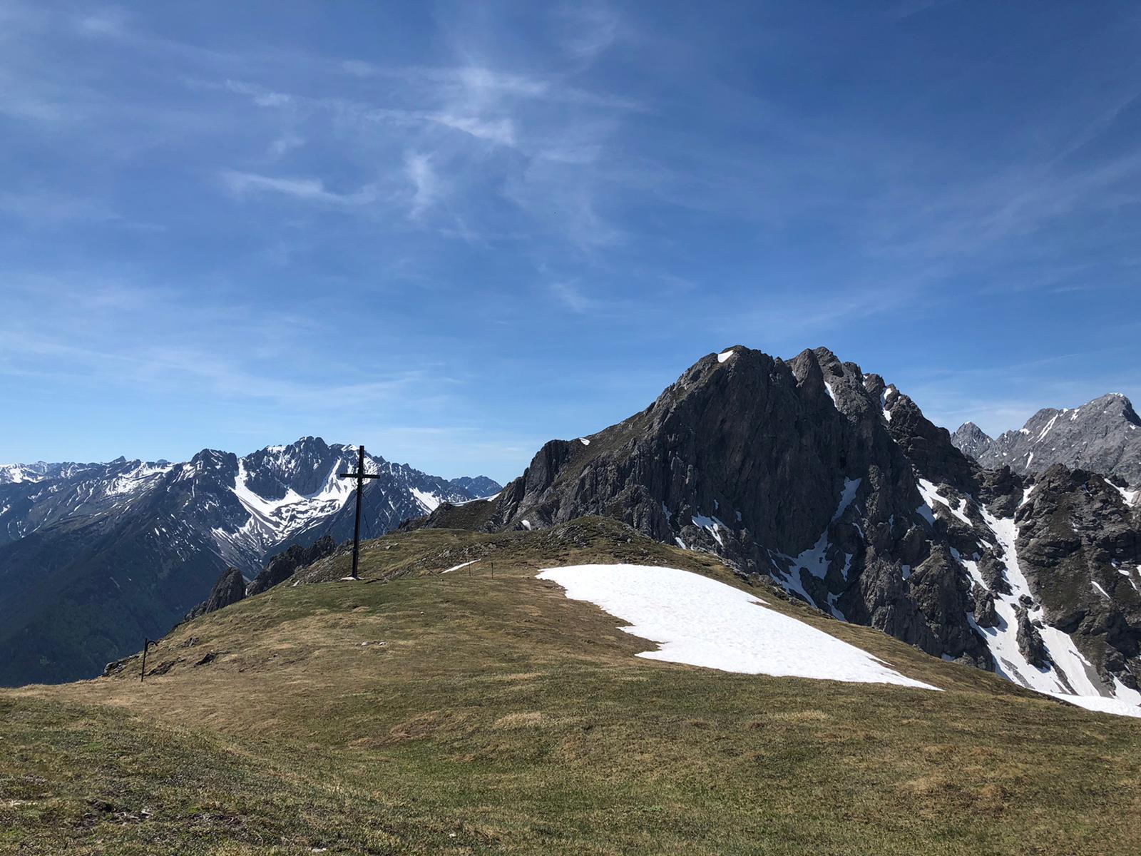 Das Gipfelkreuz am Sinnesjoch